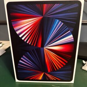 iPad Pro 12.9 5th gen 512gb bundle